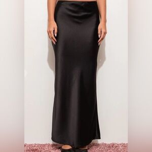 Women's Black Satin Maxi Skirt — Sleek Floor-Length Style Size M